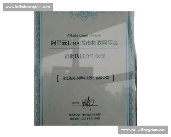 奖杯的闪耀，是对他们无数个日夜付出的最好证明