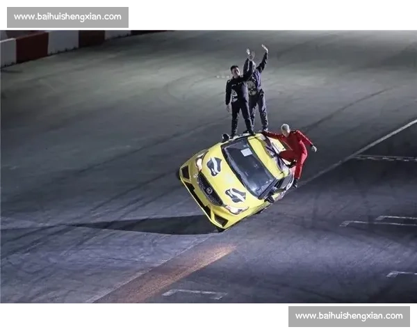 赛道上的速度与激情！惊险超车镜头令人窒息