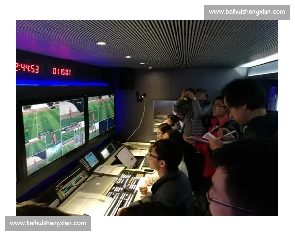 直播间星光熠熠，球星助阵让足球转播更精彩！